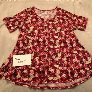 NWOT Lularoe Perfect Tee